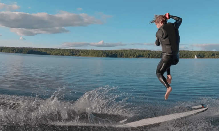 Electric Surfboard Techniques, Man showing his skills